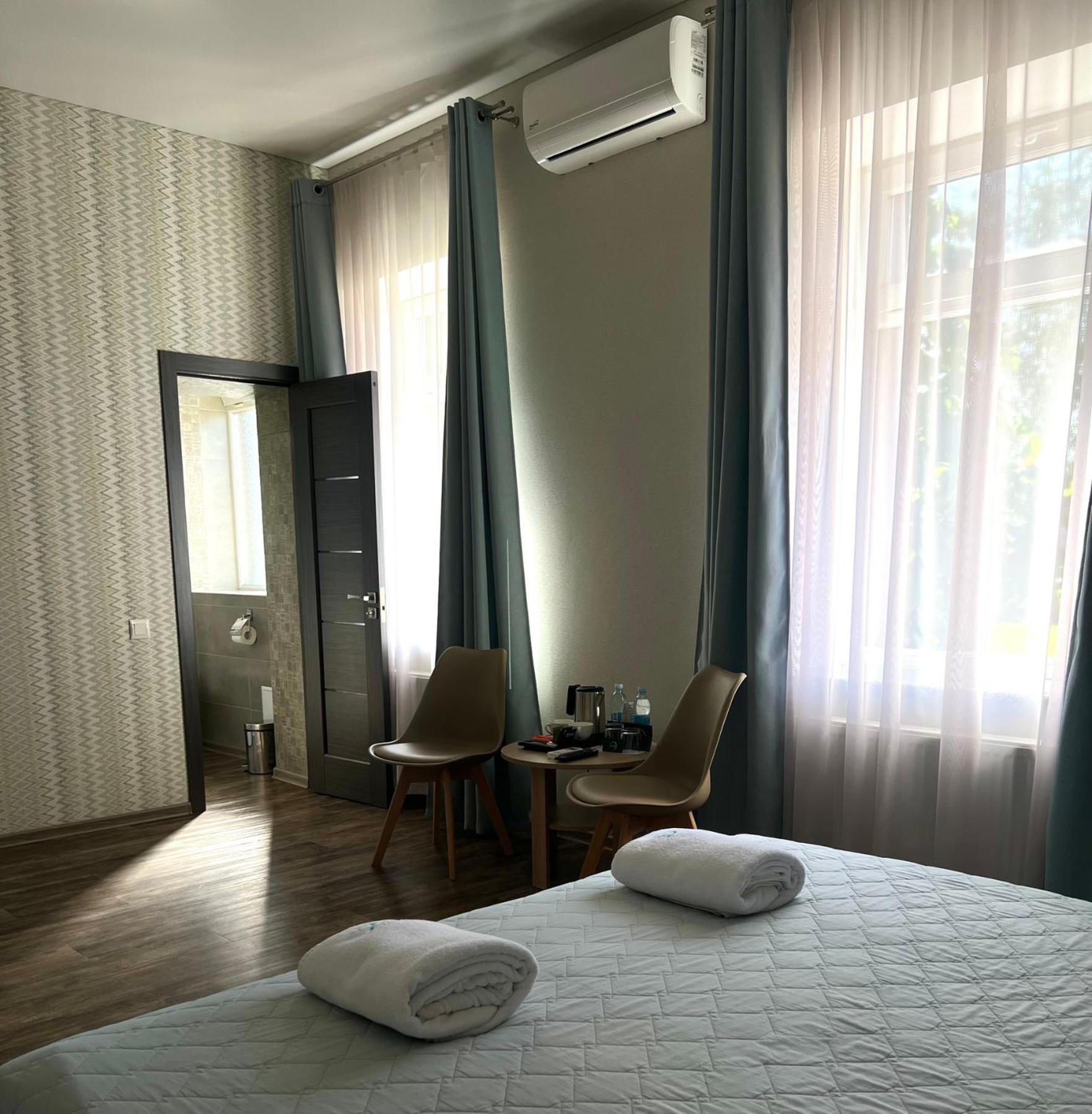 Hotel Dozari Korostyshiv Bagian luar foto