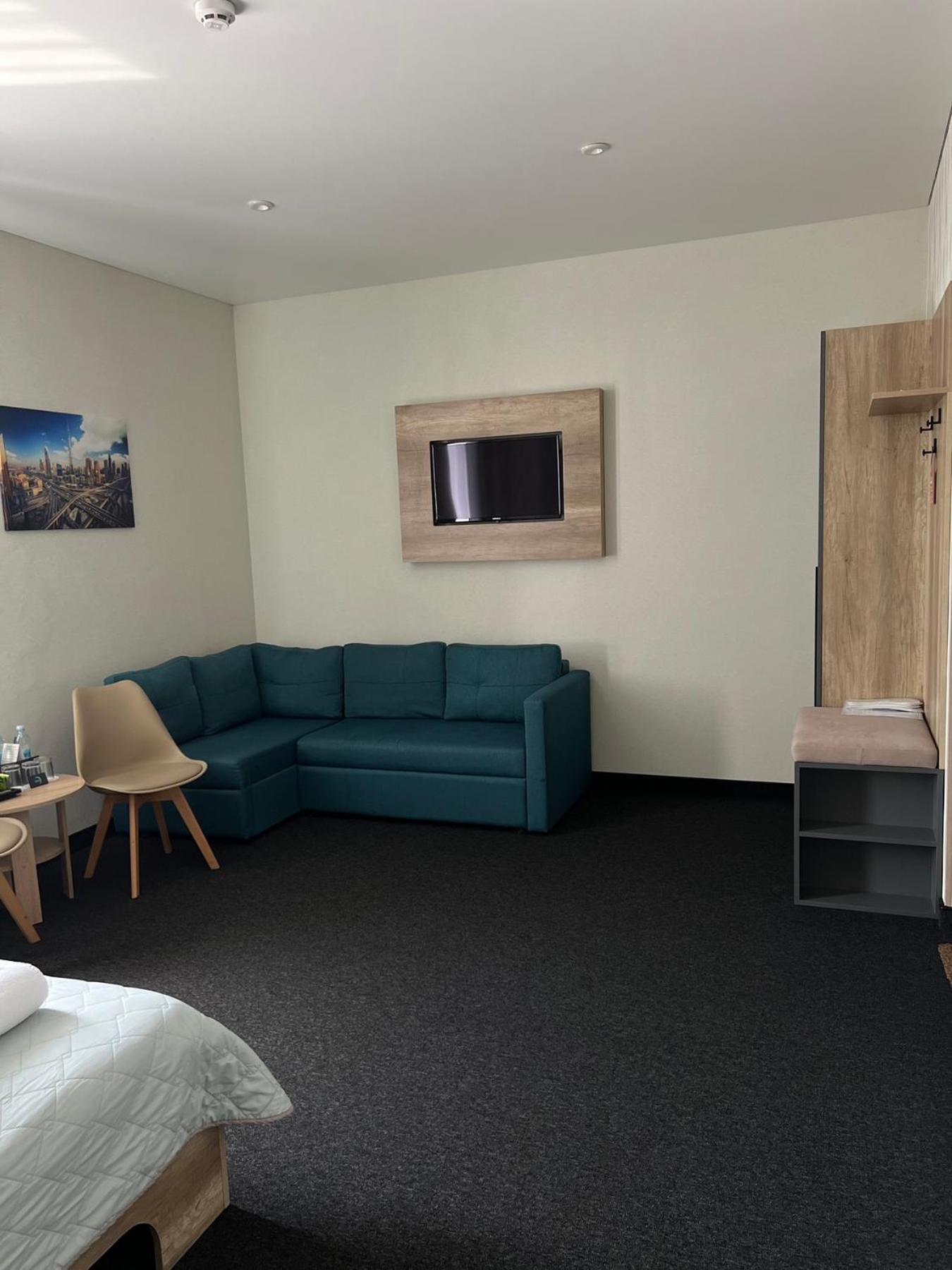 Hotel Dozari Korostyshiv Bagian luar foto
