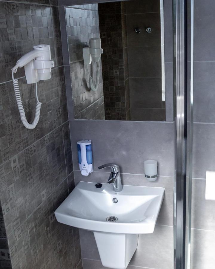 Hotel Dozari Korostyshiv Bagian luar foto