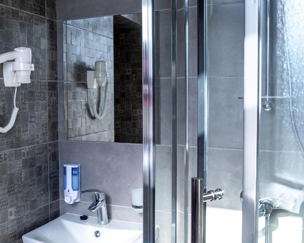 Hotel Dozari Korostyshiv Bagian luar foto